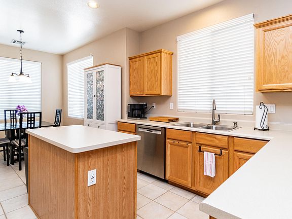 5th image of 1353 W Thompson Way