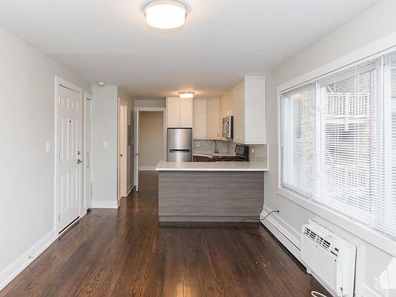 3rd image of 5952 N Winthrop Ave APT 3W