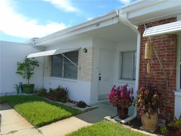 250 Rosery Rd NW APT 330, Largo, FL 33770