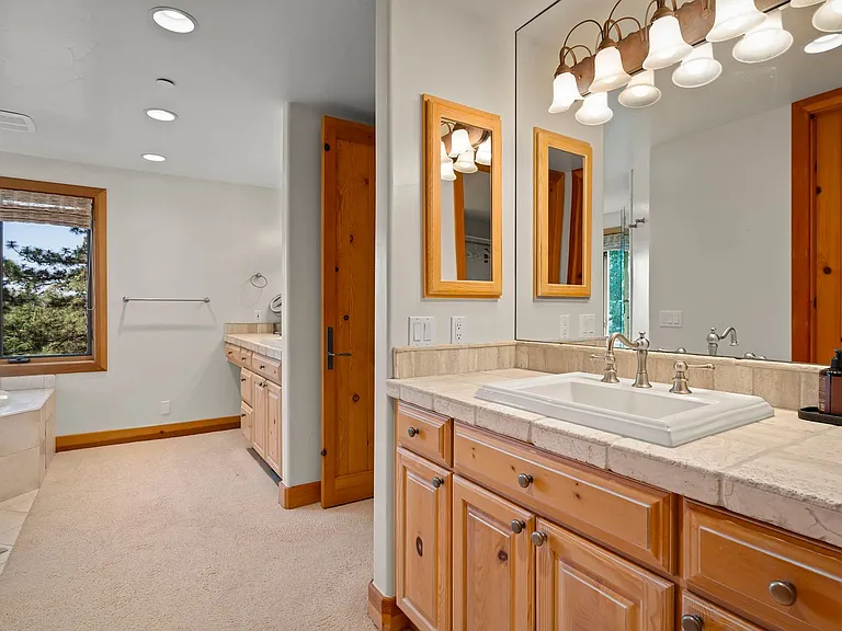 577 Eagle Dr — Photo 16