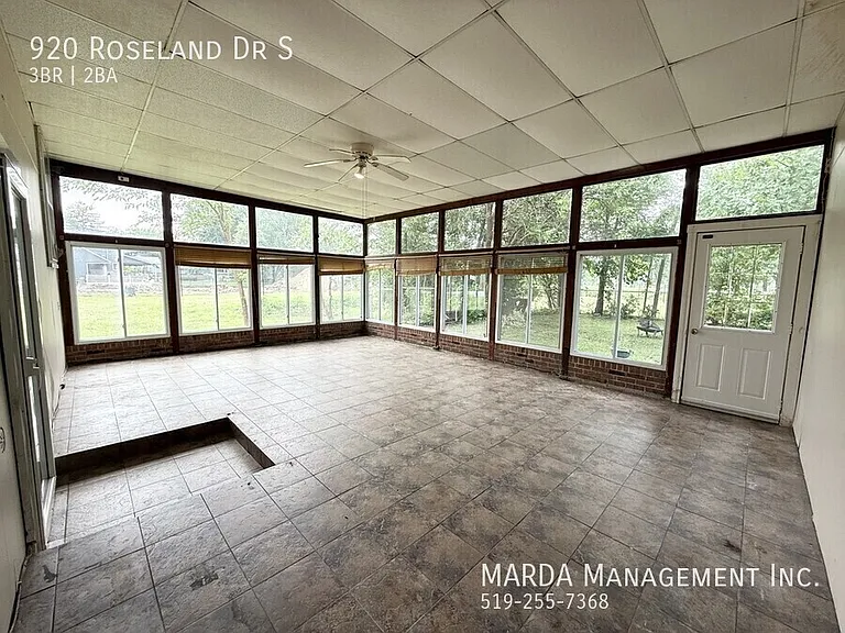 920 Roseland Dr S — Photo 35