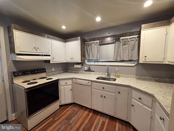 4th image of 4104 New Castle Ave