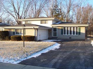 9060 Shady Dr, Hickory Hills, IL