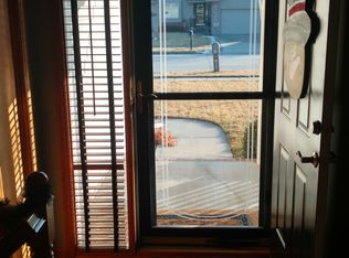 1526 Brewer Dr, Fremont, NE 68025