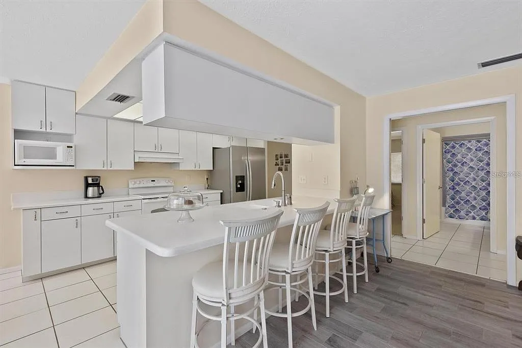 3 bed, 2.5 bath, 2251 sqft, $5,500 — Photo 3