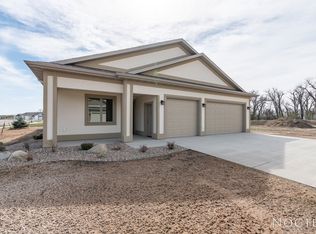 933 W Glenwood Dr, Bismarck, ND 58504