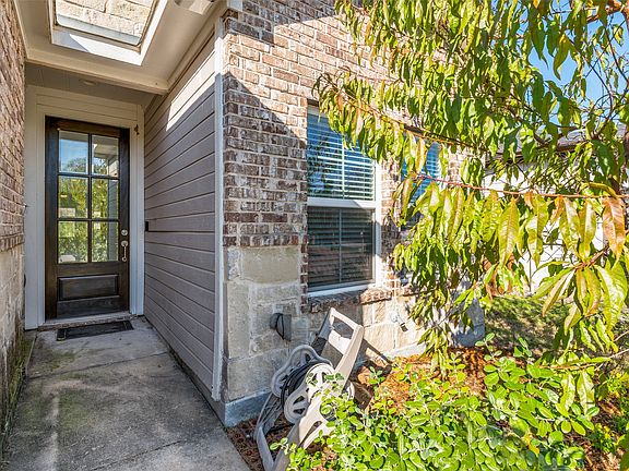 3rd image of 4019 Soloman Dr