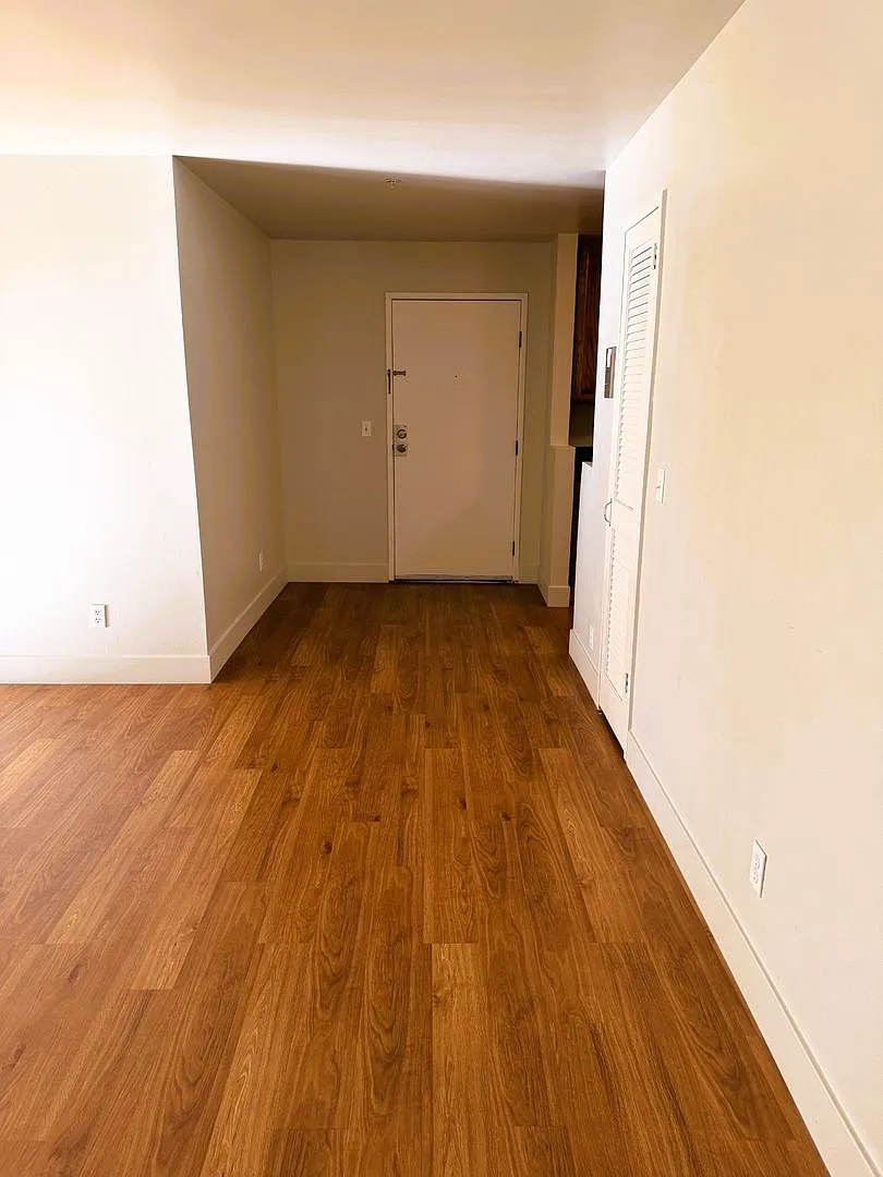 9700 Mountain Blvd — Photo 2
