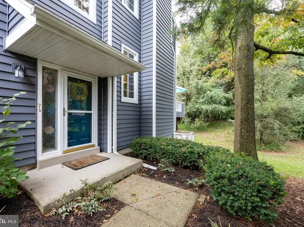 113 Whistling Swan Ln, Downingtown, PA 19335
