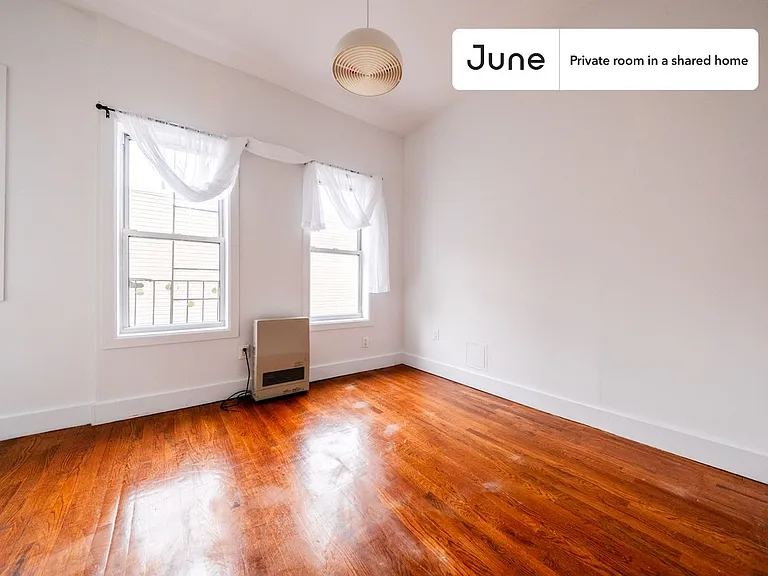 255 Evergreen Ave #A — Photo 2