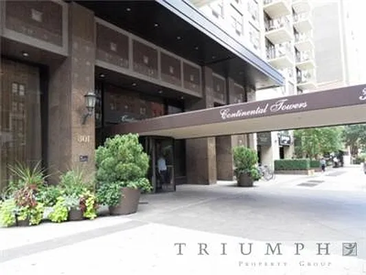 その他 STREET 2017.3 No.303 from1985to1996 Continental Towers at 301 East 79th Street in Yorkville