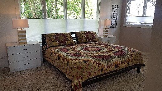 5th image of 1004 Bay Ln NE