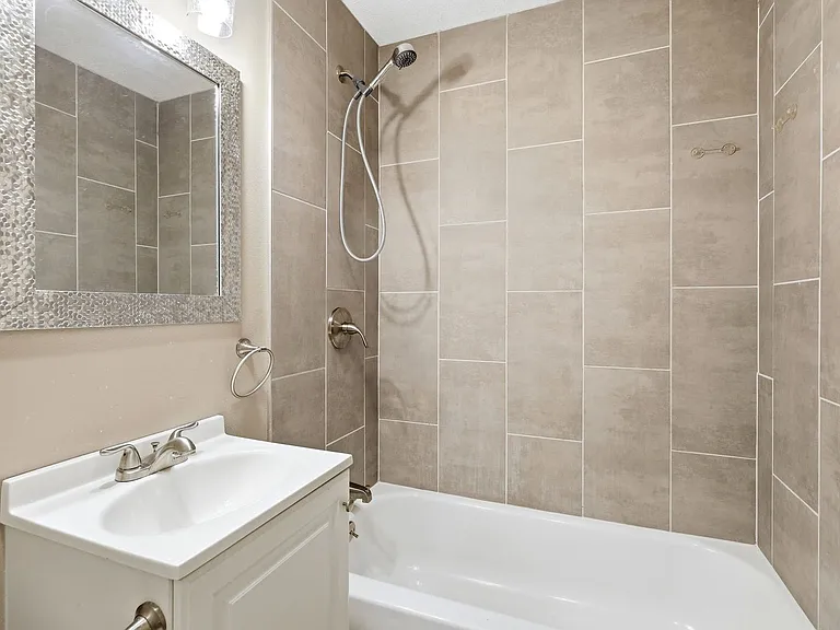 11407 Winchester Ave — Photo 10