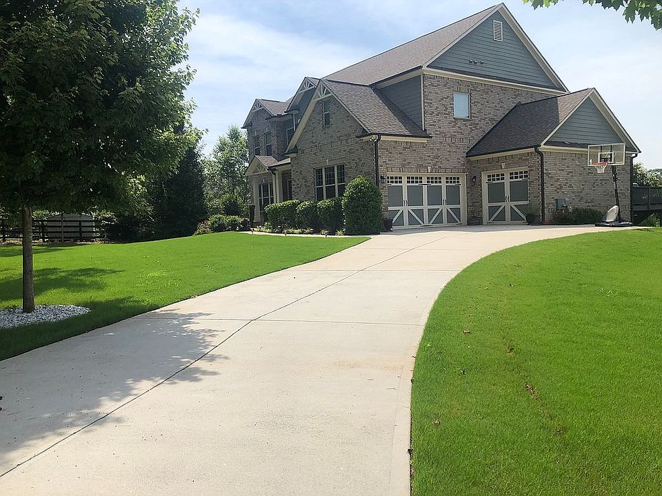 2nd image of 800 Murdock Ln