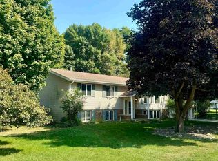 506 Pine Crest Dr, Decorah, IA 52101