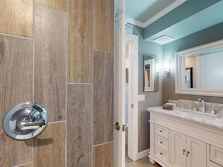 1120 N Shore Dr NE #501 — Photo 36