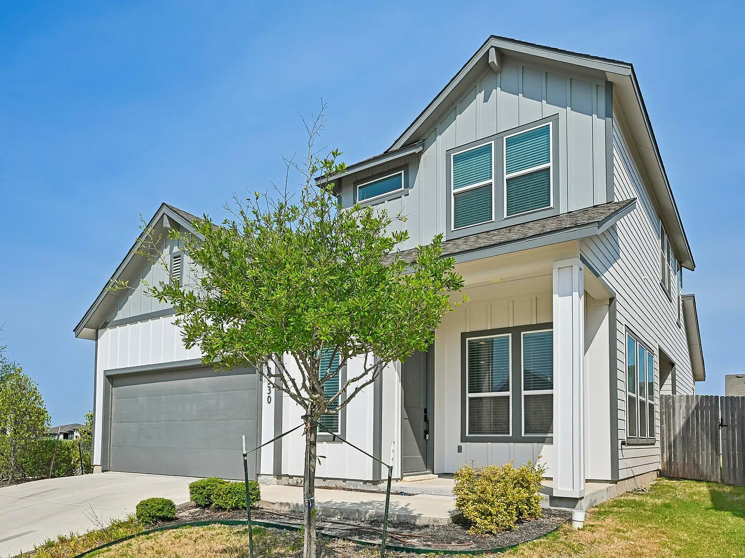 3 bed, 3.0 bath, 1905 sqft, $2,300 — Photo 2