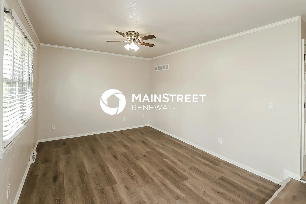 Living Room - 912 NE 113th St