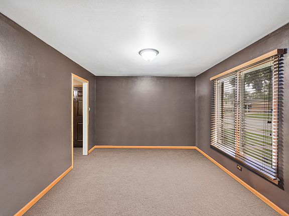 4th image of 150 Terrace Dr