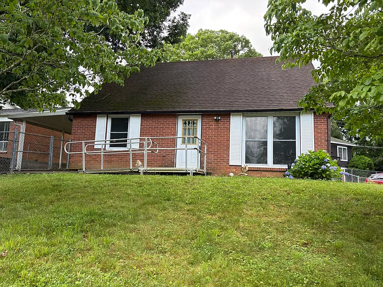 18 Dogwood Ct — Photo 2
