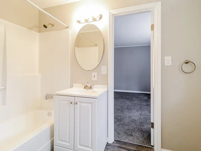 1557384_029_bathroom_13604824.jpg