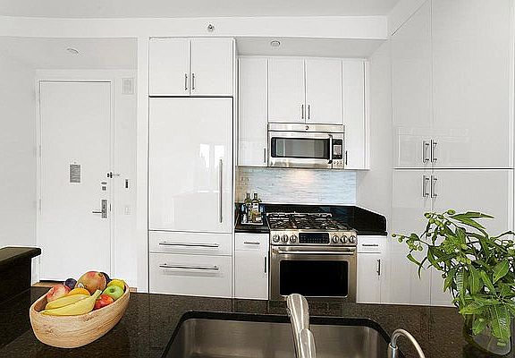 4th image of 320 W 38th St APT 2311