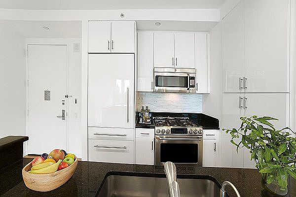 1st image of 320 W 38th St APT 820
