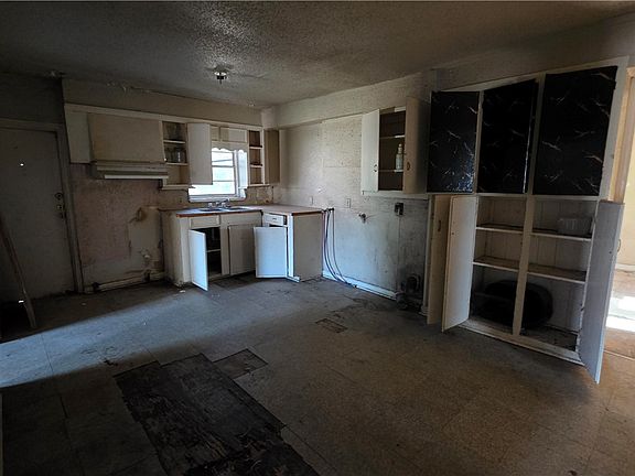 5th image of 328 W Avenue D