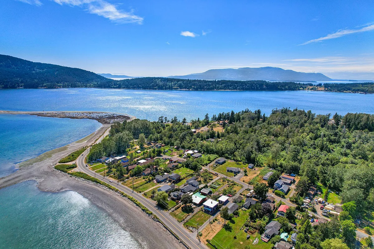 We are on a peninsula edge surrounded by water and mountains - 2134 Postal Ave #A
