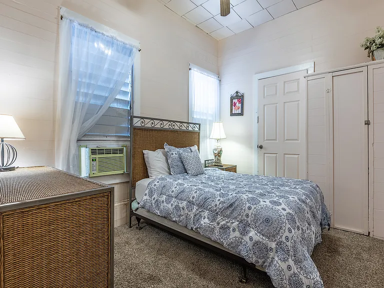 520 Petronia St — Photo 13
