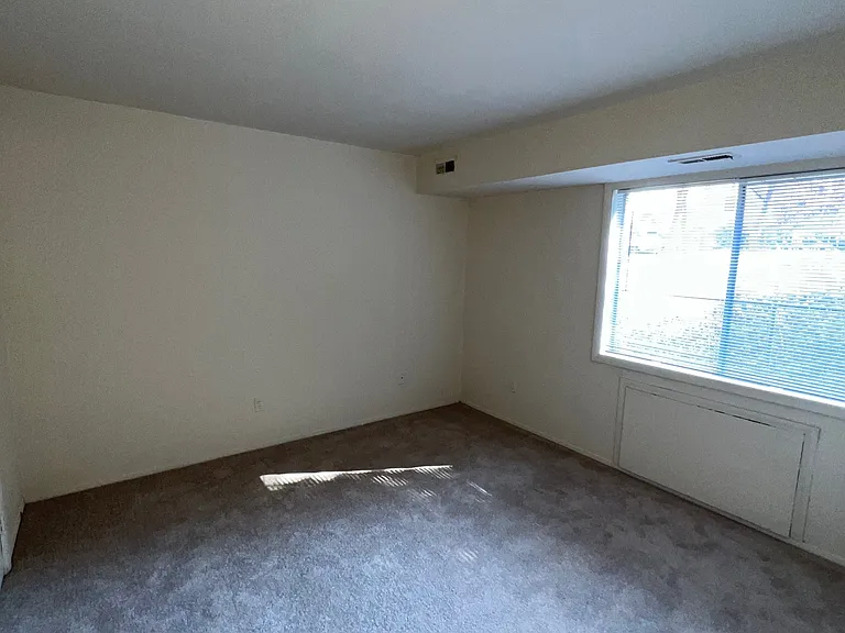 2025 N Lincoln St #102 — Photo 6