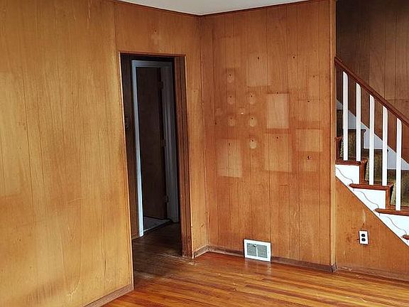 3rd image of 605 Raws Ave