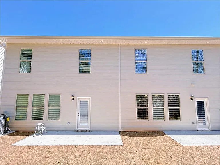 2586 Mills Commons Dr — Photo 27