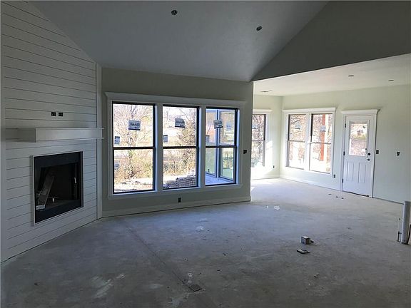 3rd image of 905 McKenzie Ave