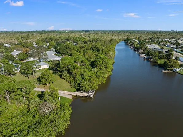 512 NE Canoe Park Circle, Port St Lucie, FL 34983