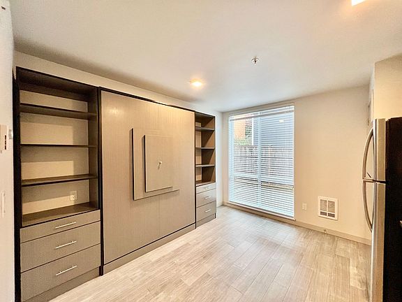 3rd image of 5221 Ravenna Ave NE #107