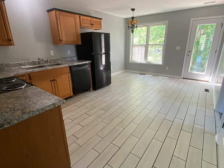 210 Crow Ave #B — Photo 22