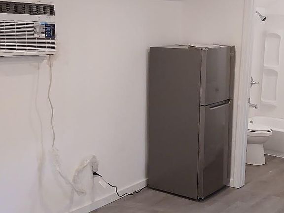 5th image of 2410 W Yonge St Unit B-32505