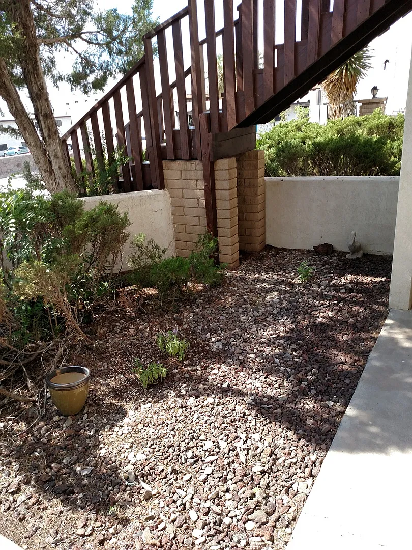 2 Bedroom Apartment! — Photo 2