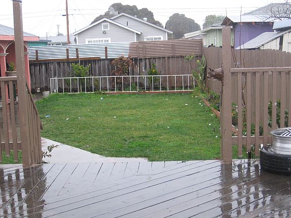 4th image of 1923 Bush Ave