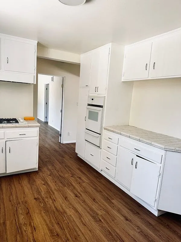4 bed, 3.0 bath, 1655 sqft, $4,400 — Photo 2
