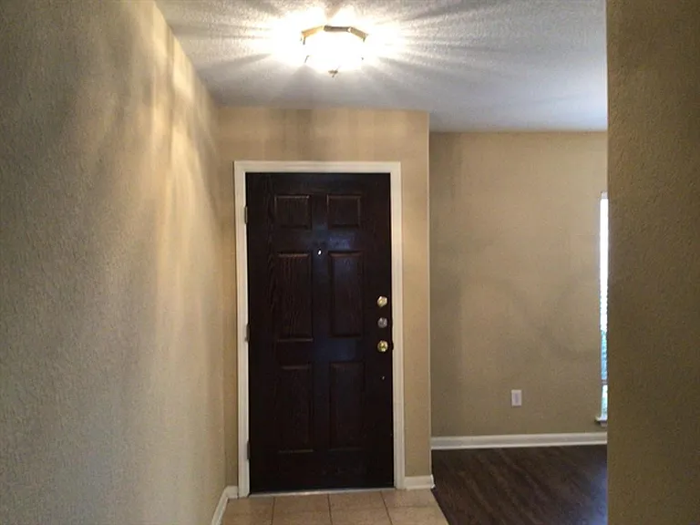 1022 Yorkshire Holw — Photo 5