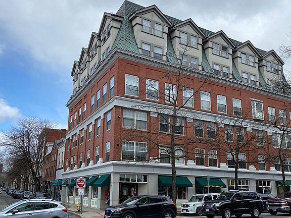 3rd image of 100 Washington St #Townhouse 3