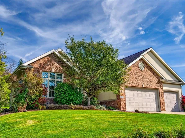 1370 Connemara Ln, Oregon, WI 53575