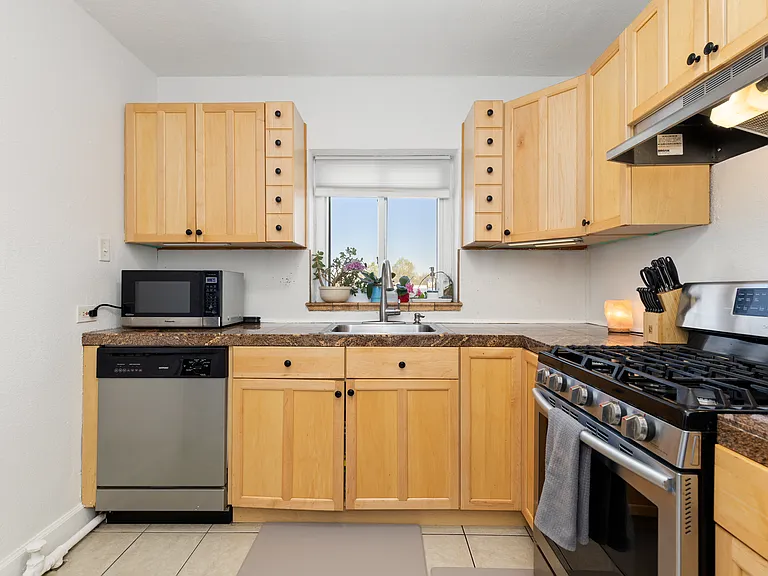 1481 Ash St #4 — Photo 11