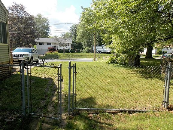 4th image of 12 Bowdoin Dr
