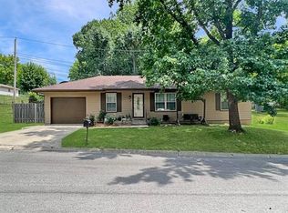 19 Forest Ln, Lexington, MO 64067