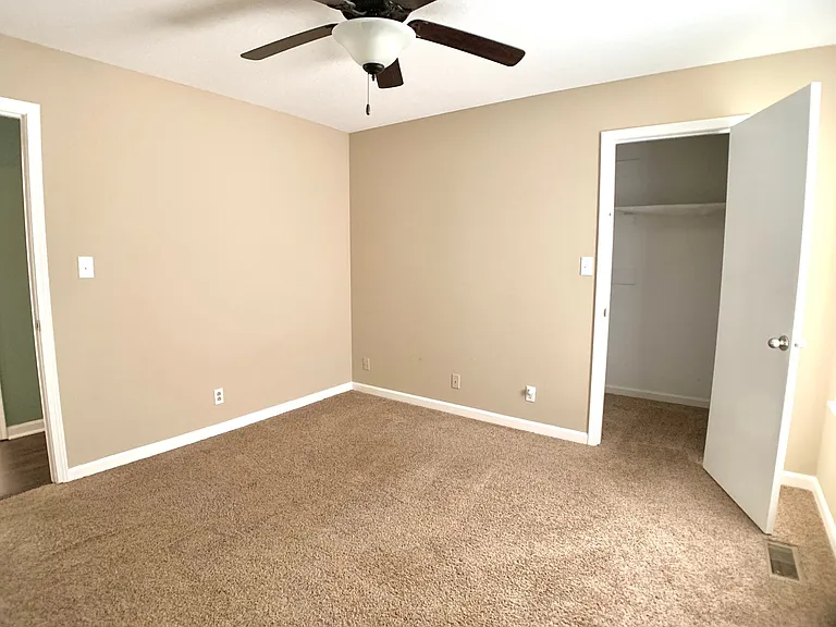 511 Mallory Dr — Photo 16