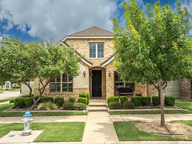 840 Parkside Dr — Photo 1