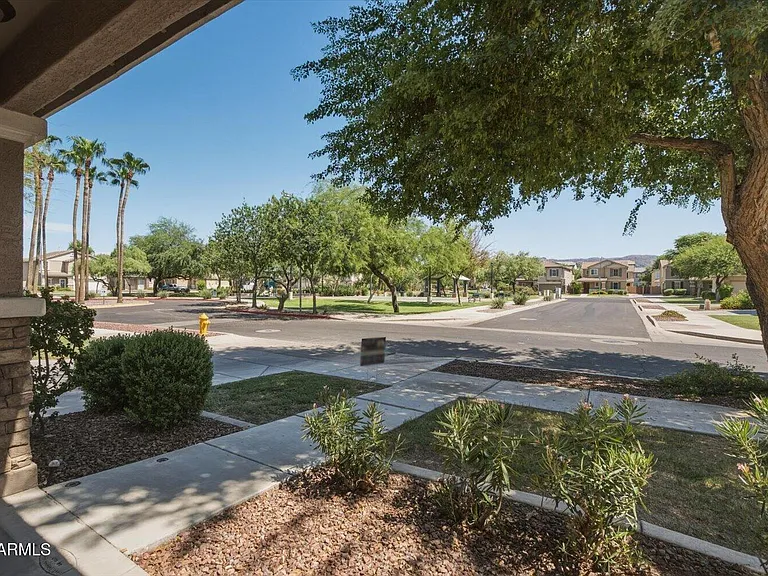 2246 E Fraktur Rd — Photo 3